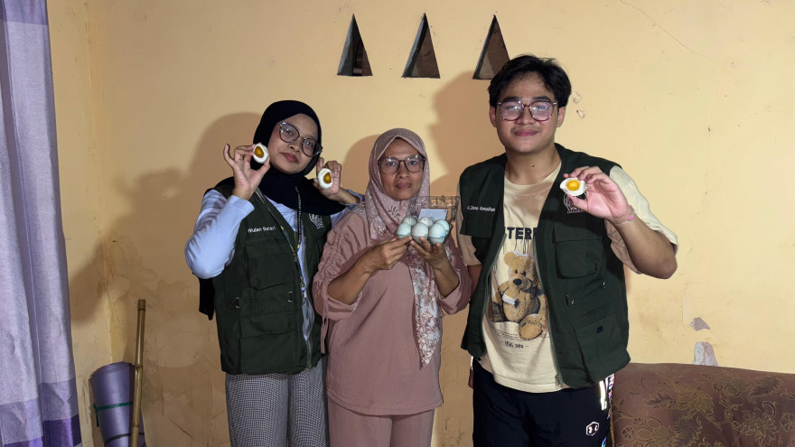 Pendampingan UMKM Telur Asin oleh KKN Unsoed di Desa Danaraja 